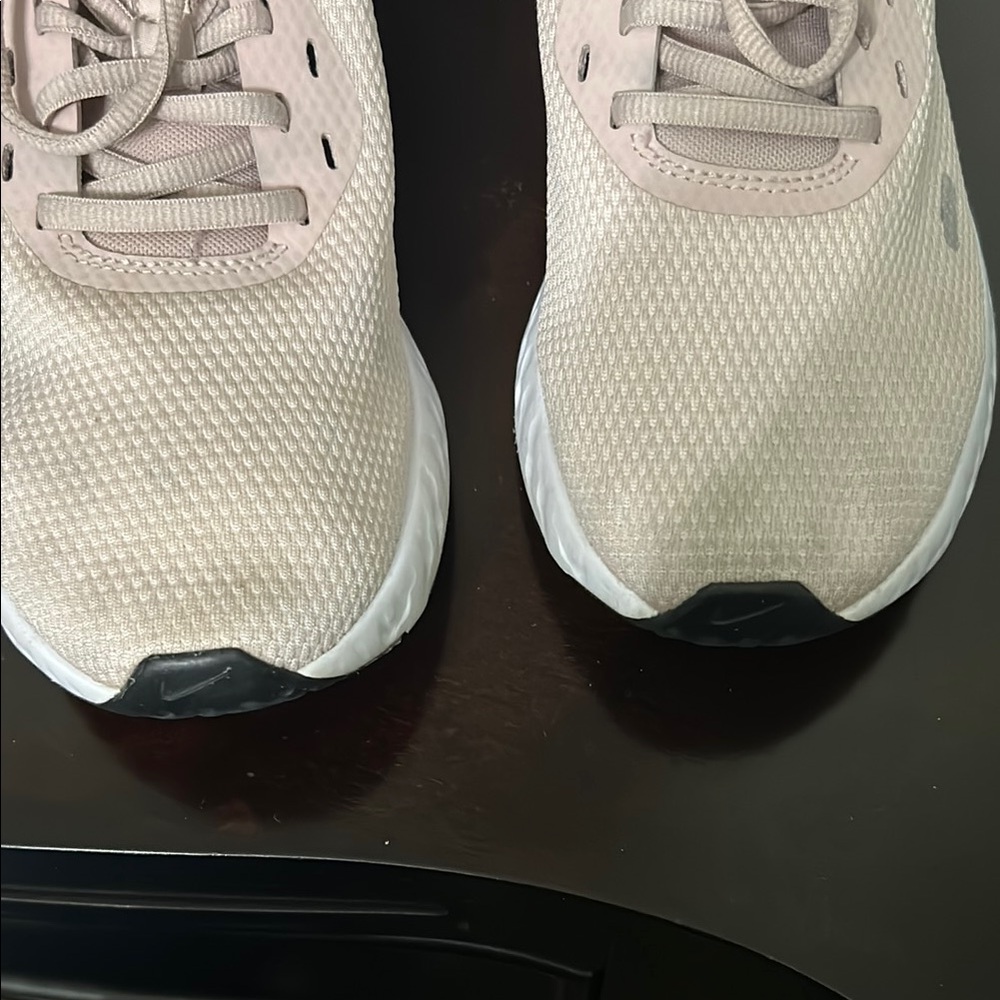 Nike Women's Rose Gold Running Shoes size 9 - Picture 7 of 7